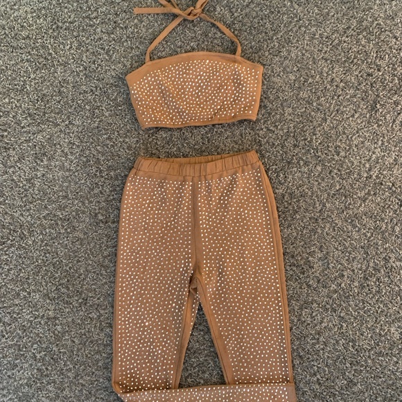 NEW! Sparkly/ tan 2 piece set - Picture 4 of 8